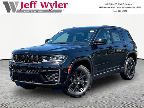 Diamond Black Crystal Pearlcoat 2026 Jeep Grand Cherokee Altitude