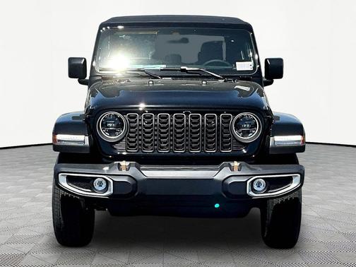 Black Clearcoat 2026 Jeep Gladiator 85th Anniversary Edition