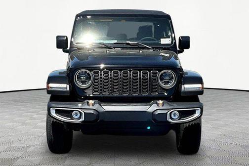 Black Clearcoat 2026 Jeep Gladiator 85th Anniversary Edition