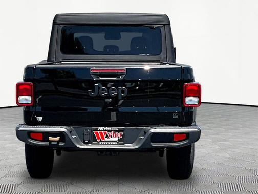Black Clearcoat 2026 Jeep Gladiator 85th Anniversary Edition