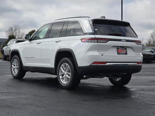 Bright White Clearcoat 2026 Jeep Grand Cherokee Laredo