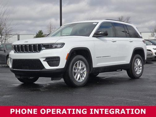 Bright White Clearcoat 2026 Jeep Grand Cherokee Laredo