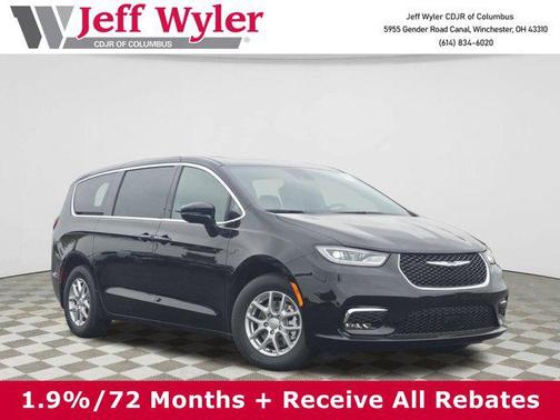 Diamond Black Crystal Pearlcoat 2026 Chrysler Pacifica L