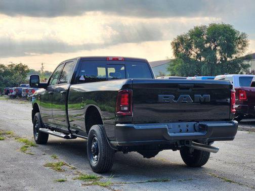 2025 RAM 2500 Tradesman Crew Cab 4x4 8' Box