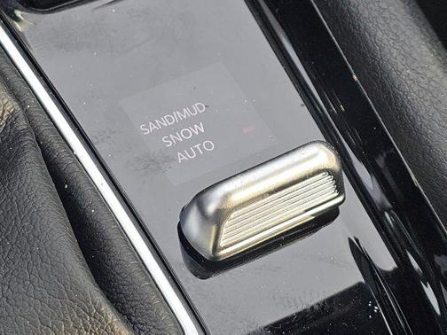 Diamond Black Crystal Pearlcoat 2026 Jeep Compass Latitude