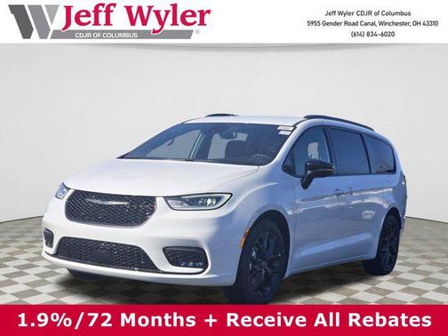 Bright White Clearcoat 2026 Chrysler Pacifica L