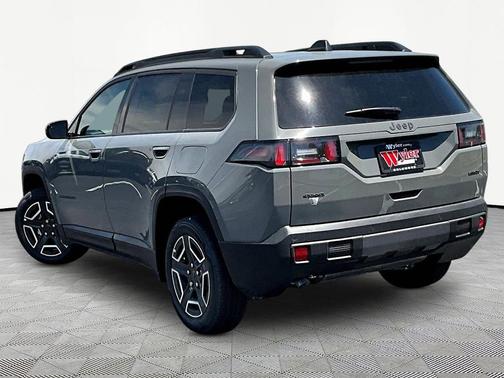 Sting-Gray Clearcoat 2026 Jeep Cherokee Laredo 4x4
