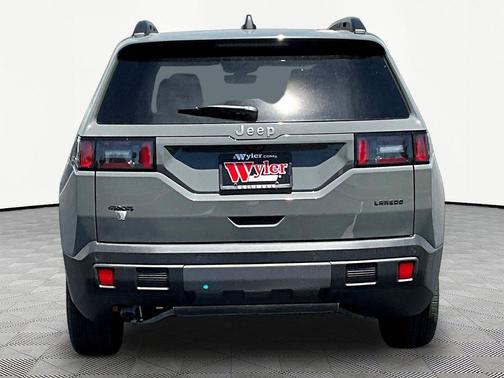 Sting-Gray Clearcoat 2026 Jeep Cherokee Laredo 4x4