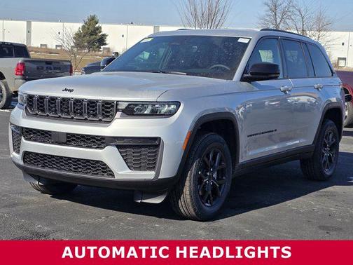 Silver Zynith 2026 Jeep Grand Cherokee Altitude