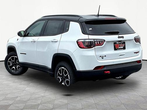 Bright White Clearcoat 2026 Jeep Compass Trailhawk