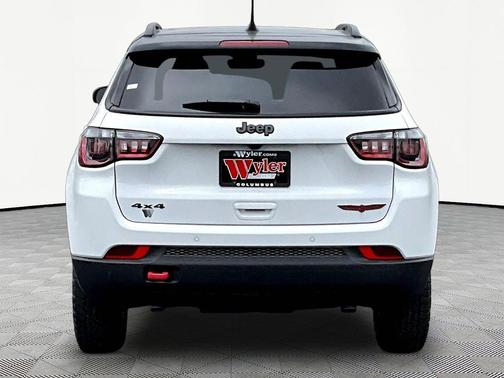 Bright White Clearcoat 2026 Jeep Compass Trailhawk