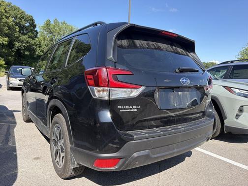 Crystal Black Silica 2023 Subaru Forester Premium