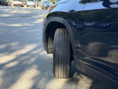Midnight Black Metallic 2019 Toyota Highlander LE I4