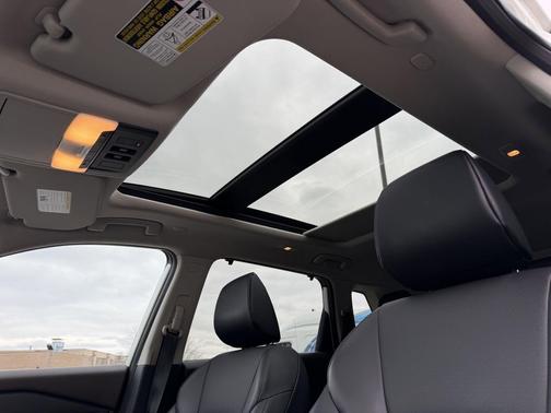 Pearl White Tricoat 2023 Nissan Rogue SV