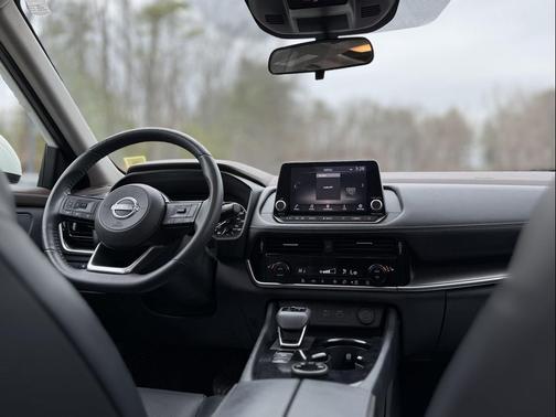 Pearl White Tricoat 2023 Nissan Rogue SV