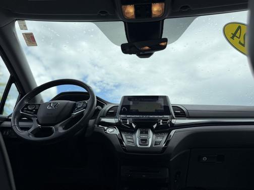 Crystal Black Pearl 2024 Honda Odyssey Elite