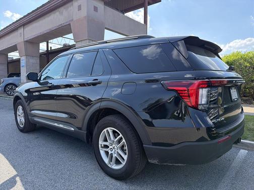 Agate Black Metallic 2025 Ford Explorer Active
