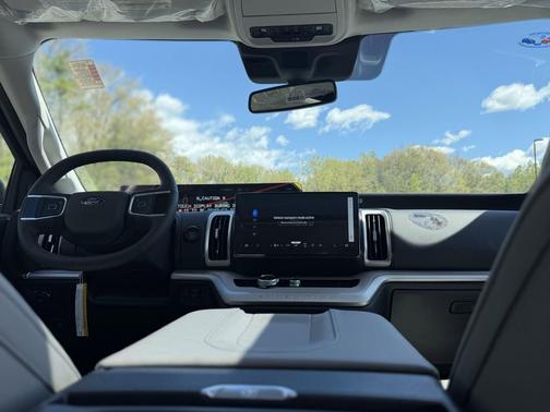 Star White Metallic Tri-Coat 2026 Ford Expedition Max Active 4x4