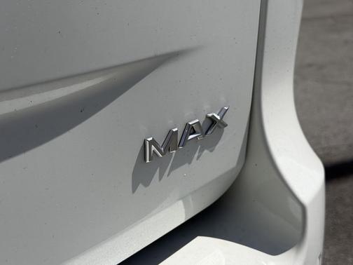 Star White Metallic Tri-Coat 2026 Ford Expedition Max Active 4x4