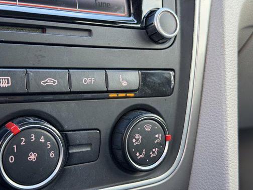 2015 Volkswagen Passat 1.8T Limited Edition