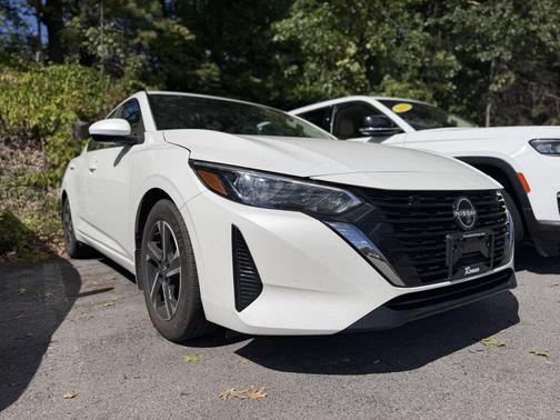 Aspen White Tricoat 2024 Nissan Sentra SV