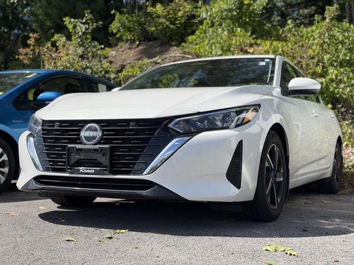 Aspen White Tricoat 2024 Nissan Sentra SV