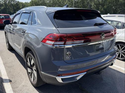 Pure Gray 2024 Volkswagen Atlas Cross Sport 2.0T SEL