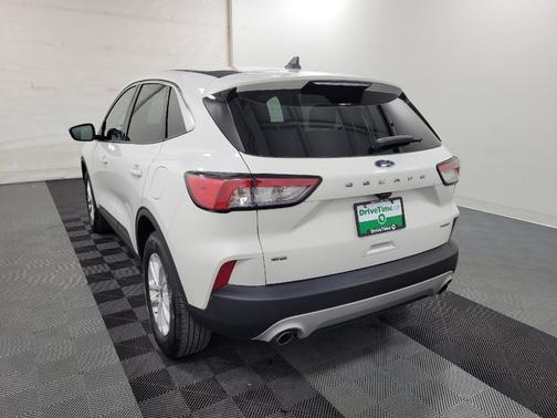 Star White Metallic Tri-Coat 2022 Ford Escape SE