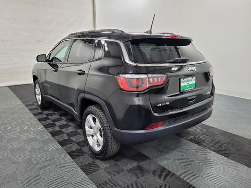 Diamond Black Crystal Pearlcoat 2020 Jeep Compass Latitude