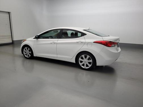 Photo 3 of 32 of 2013 Hyundai Elantra Limited
