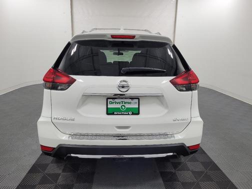 White 2017 Nissan Rogue SV