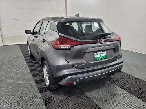 Gun Metallic 2024 Nissan Kicks S