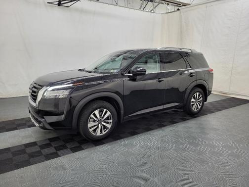 2022 Nissan Pathfinder SL 2WD