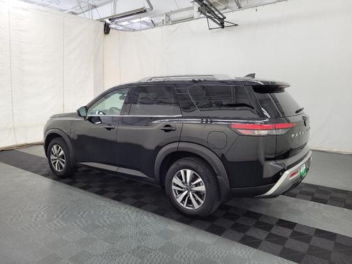 2022 Nissan Pathfinder SL 2WD