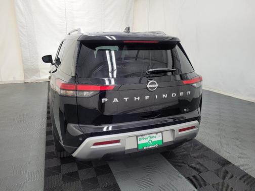 2022 Nissan Pathfinder SL 2WD