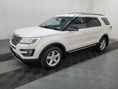 White 2016 Ford Explorer XLT