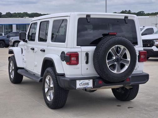 Bright White Clearcoat 2019 Jeep Wrangler Unlimited Sahara