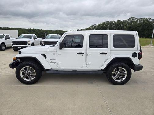 Bright White Clearcoat 2019 Jeep Wrangler Unlimited Sahara