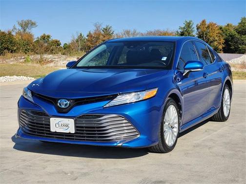 2020 Toyota Camry Hybrid XLE