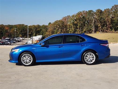 2020 Toyota Camry Hybrid XLE
