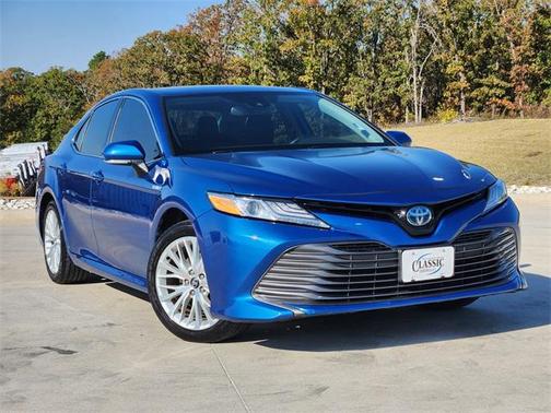 2020 Toyota Camry Hybrid XLE