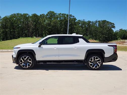 2025 Chevrolet Silverado EV RST
