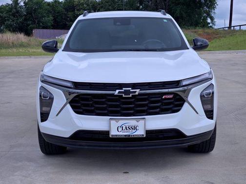 Summit White 2025 Chevrolet Trax FWD 2RS