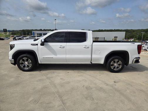 Summit White 2024 GMC Sierra 1500 SLE