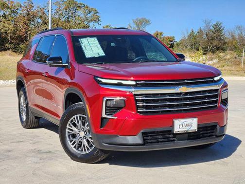 Radiant Red Tintcoat 2025 Chevrolet Traverse LT