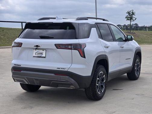 Polar White Tricoat 2026 Chevrolet Equinox FWD ACTIV