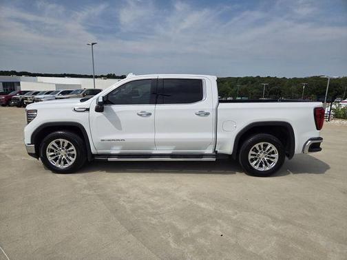 Summit White 2022 GMC Sierra 1500 SLT