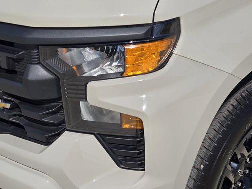 White Sands 2026 Chevrolet Silverado 1500 Custom