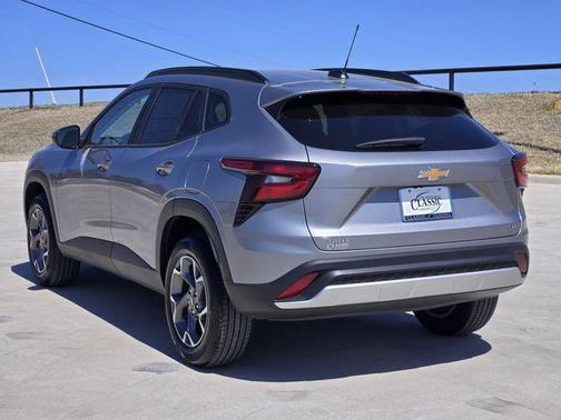 Sterling Gray Metallic 2026 Chevrolet Trax LT