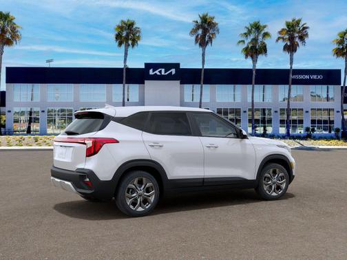Snow White Pearl 2026 Kia Seltos LX